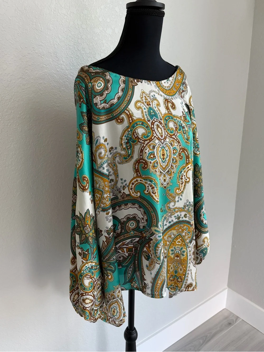 Casting‎ Women’s Silky Paisley Boatneck Blouse in Teal, Ivory & Gold Hues, OSFM - Picture 4 of 10